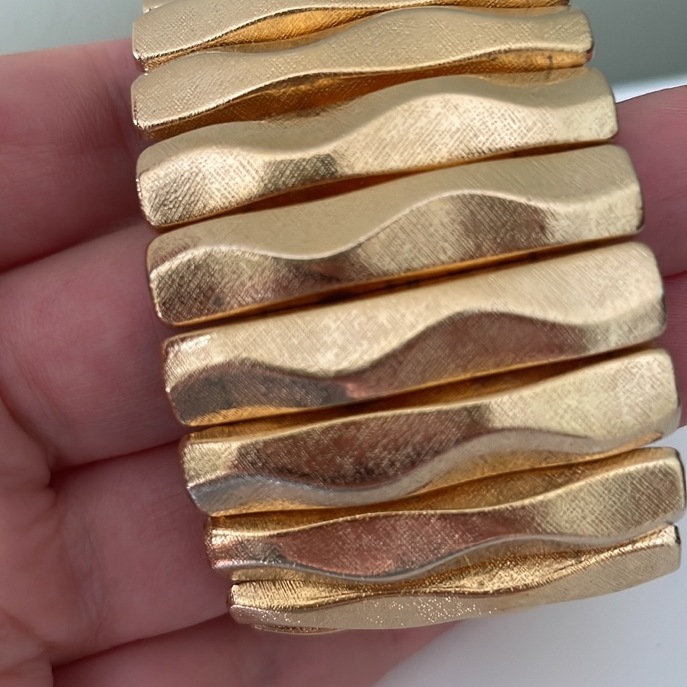 Gold colored bracelet - Picture 4 of 6